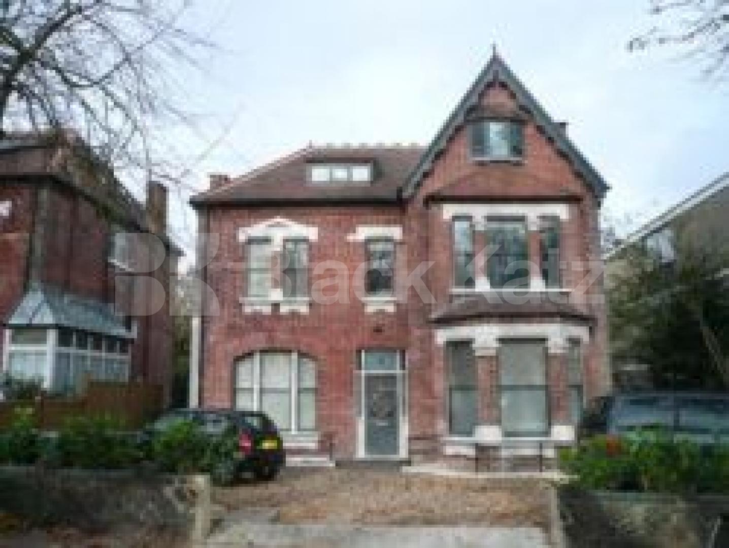 			BEAUTIFUL ROAD!!!, 4 Bedroom, 1 bath, 1 reception Flat			 Avenue Road, CROUCH END/HIGHGATE N6
